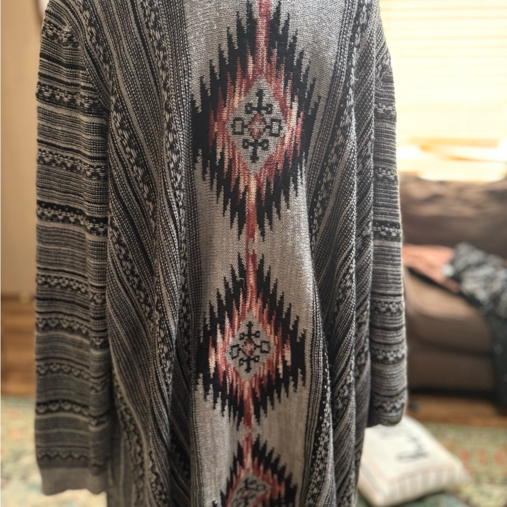 Women's Geometric Patterned Sweater - Gray and Black